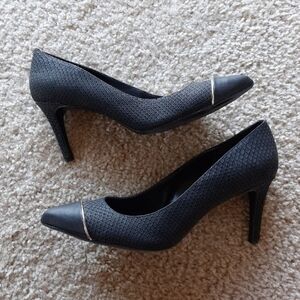 Calvin Keline Pumps Elegant Black Textured Women Size 8.5